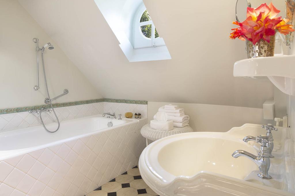 Chateau De Beneauville Bed & Breakfast Petiville  Phòng bức ảnh