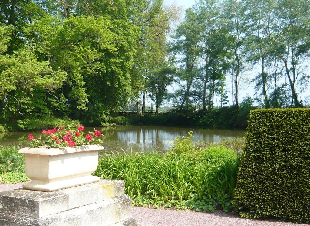 Chateau De Beneauville Bed & Breakfast Petiville  Ngoại thất bức ảnh